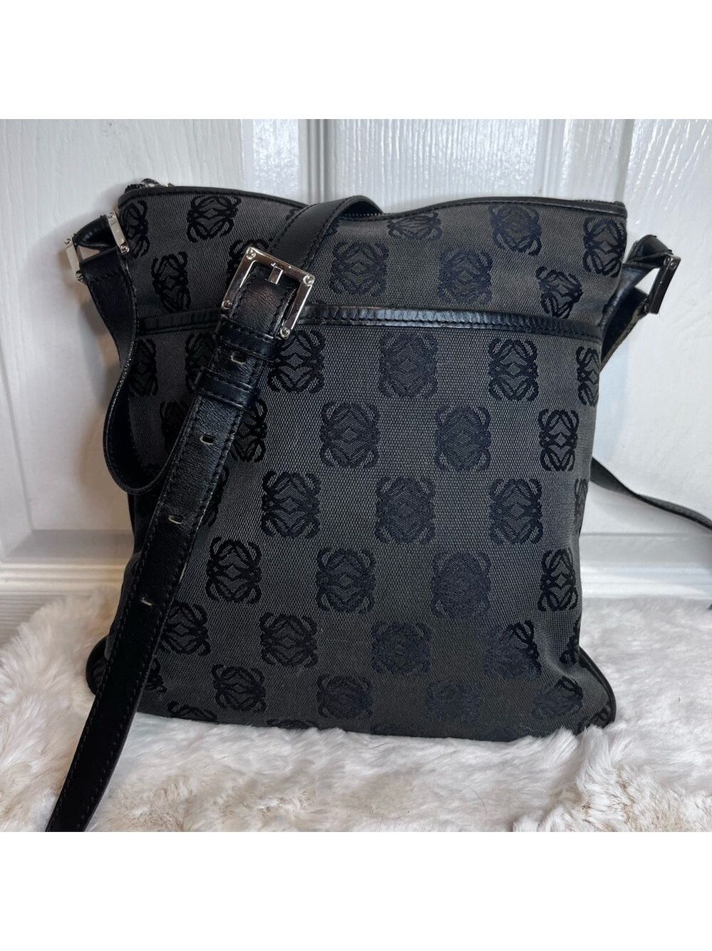 LOEWE ANAGRAM CROSSBODY BLACK/GREY BAG - Picture 4 of 15